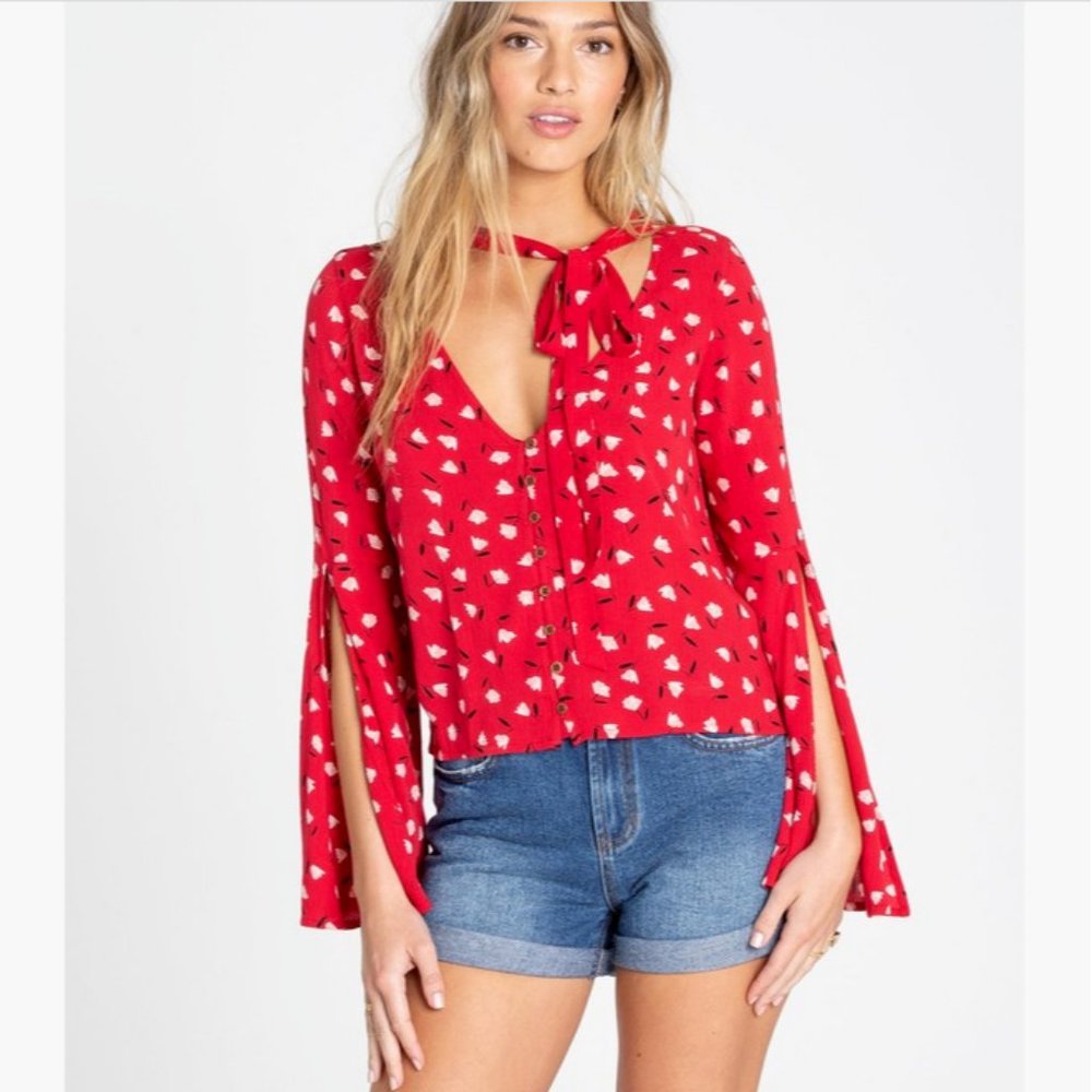 New BILLABONG Bohemian Red White Floral Flared Bell Sleeve Top Size Medium NWT